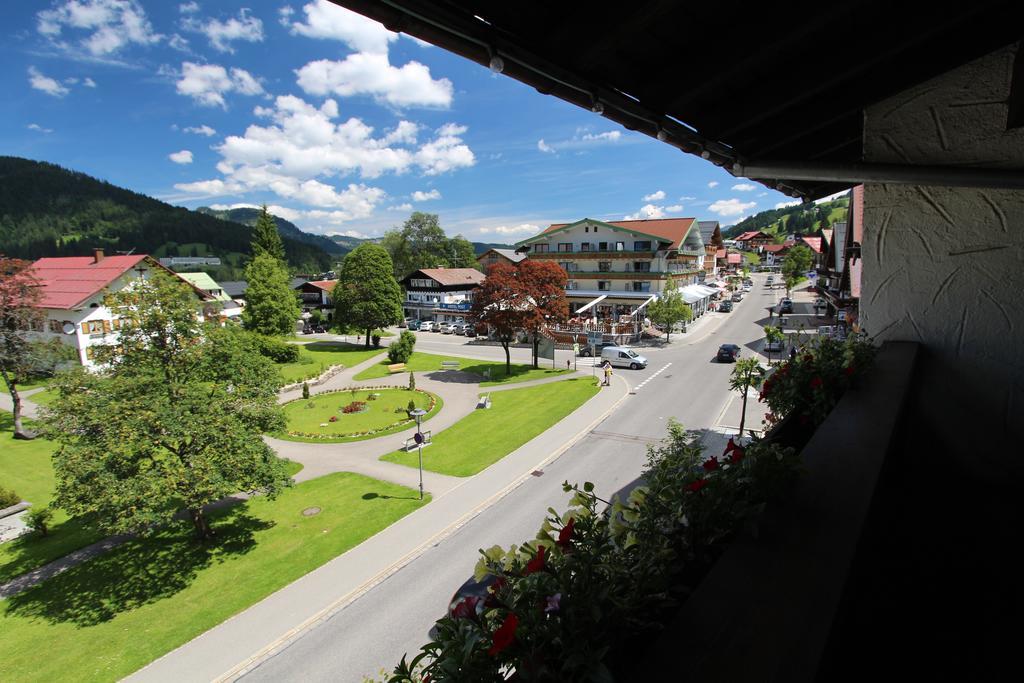 Hotel-Garni Fels Riezlern Ngoại thất bức ảnh